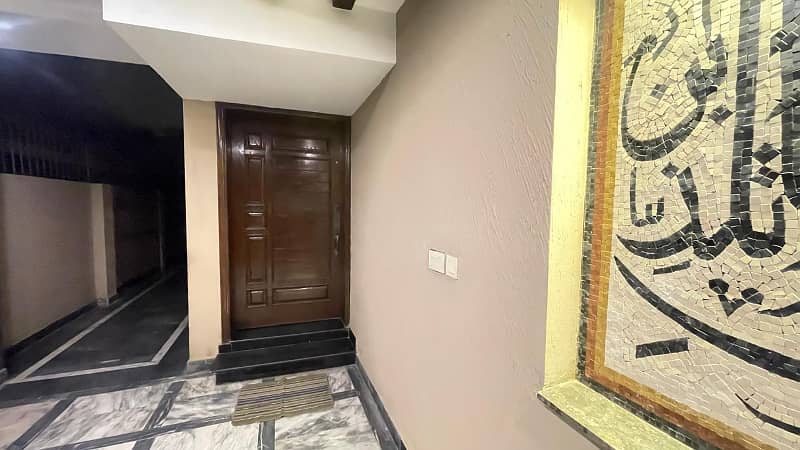 BRAND NEW 01 KANAL DESIGNER LUXURY UPPER PORTION WITH SEPARATE GATE AVAILABLE FOR RENT 8