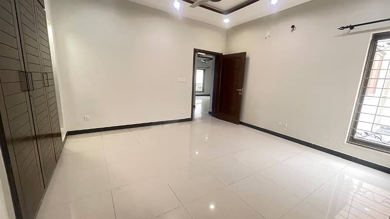 BRAND NEW 01 KANAL DESIGNER LUXURY UPPER PORTION WITH SEPARATE GATE AVAILABLE FOR RENT 14