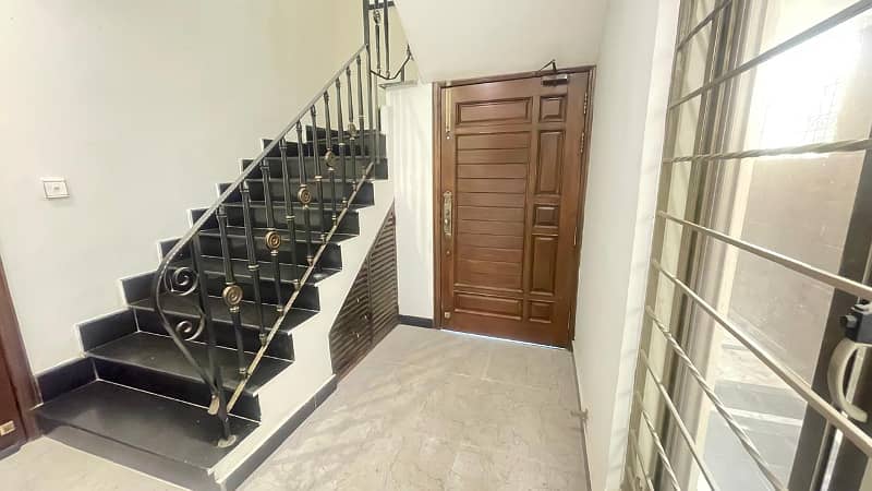 BRAND NEW 01 KANAL DESIGNER LUXURY UPPER PORTION WITH SEPARATE GATE AVAILABLE FOR RENT 24