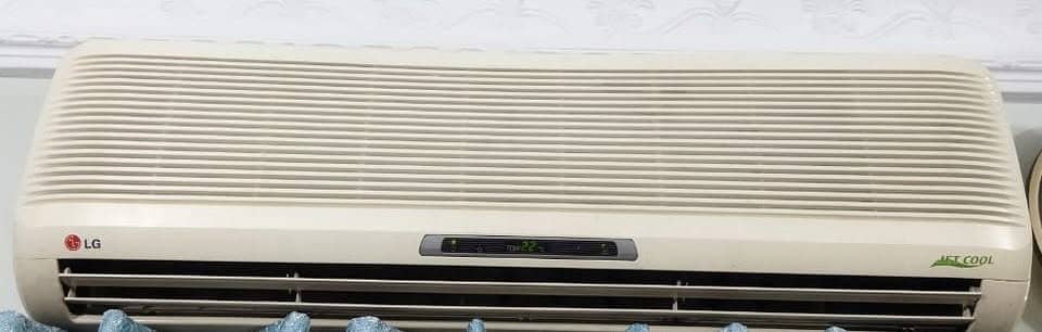 LG Air Conditioner (1 Ton) 1