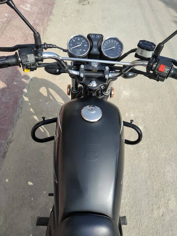 Suzuki GS 150 SE 8