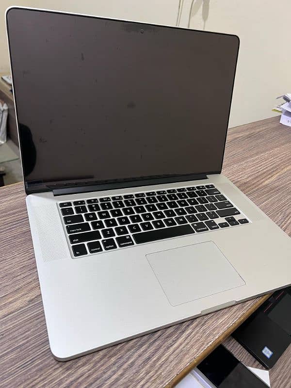 Apple Macbook Pro mid 2015 0