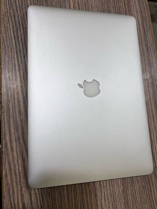 Apple Macbook Pro mid 2015 1