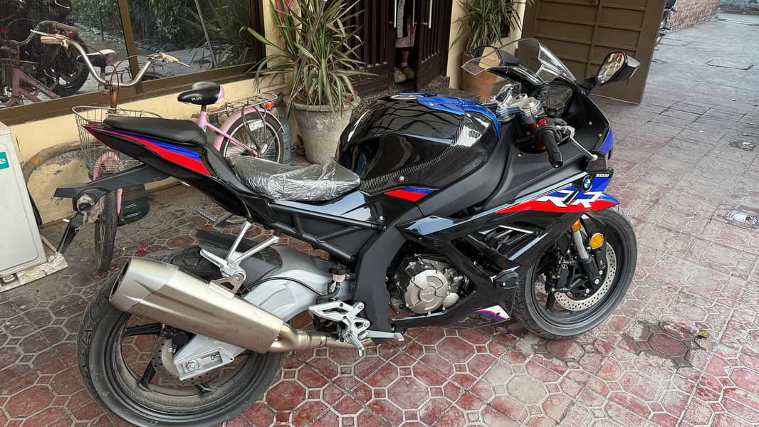 BMW s1000 RR heavy bike 400cc available 1