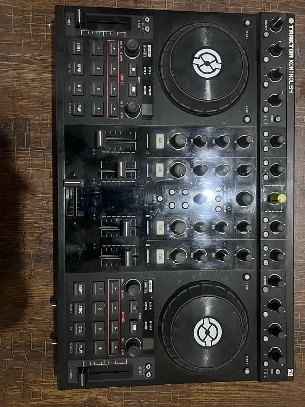 Traktor Kontrol S4 2