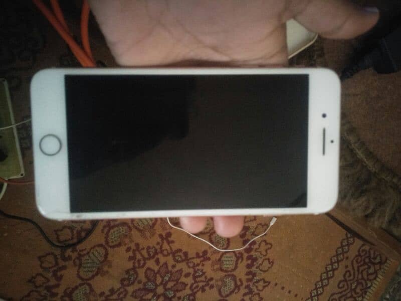 urgent sale for I phone 7 plus 4