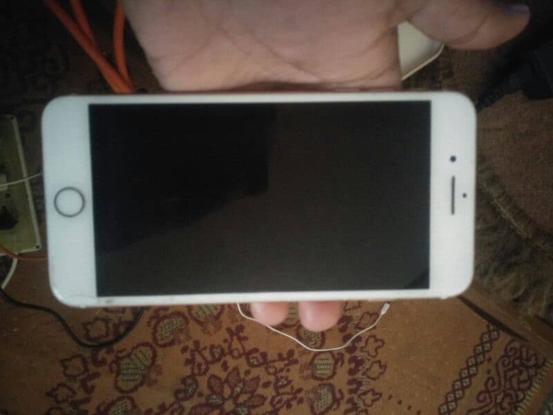 urgent sale for I phone 7 plus 5