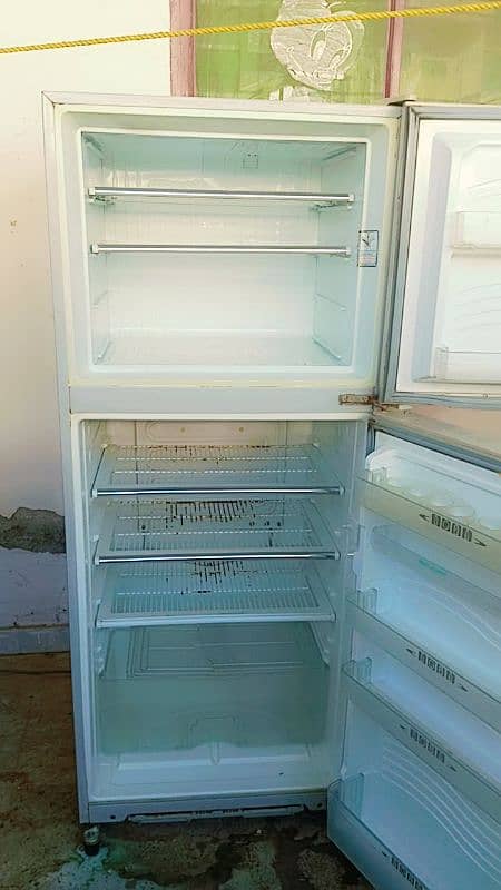 refrigerator acche condition mein bilkul saf hy no raperng 3