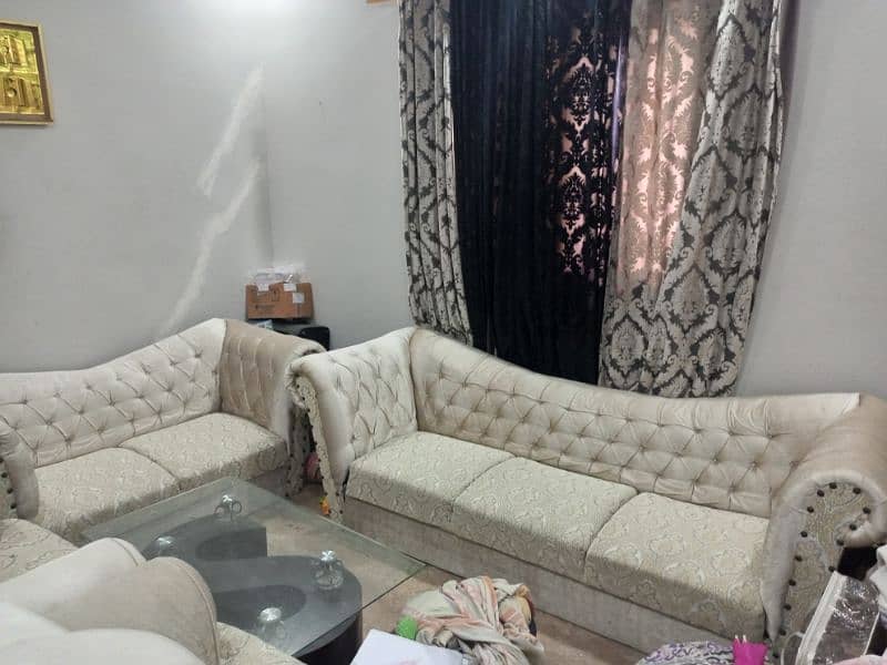 7 seater Luxury sofa Set with centre table For Sale 5