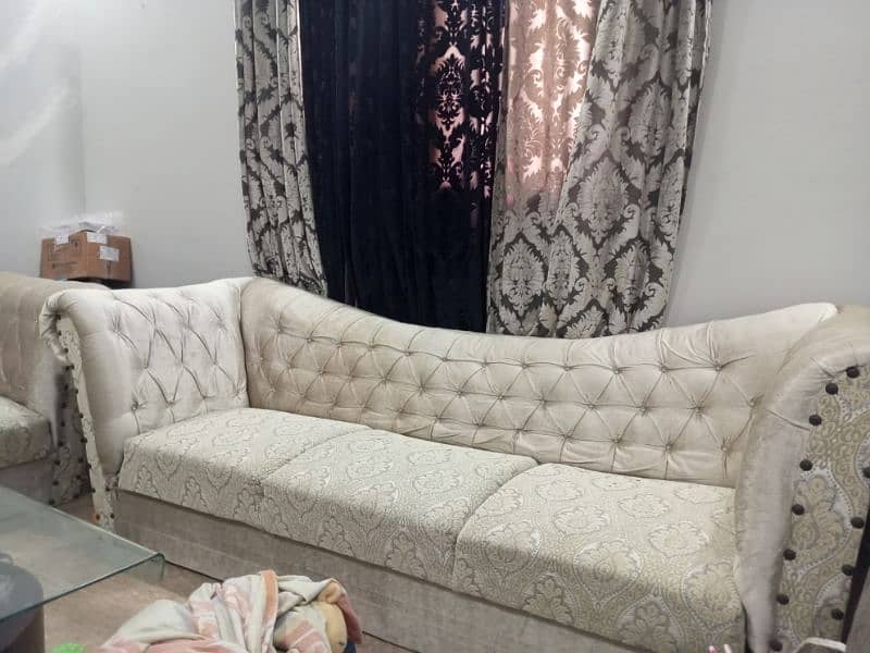 7 seater Luxury sofa Set with centre table For Sale 6