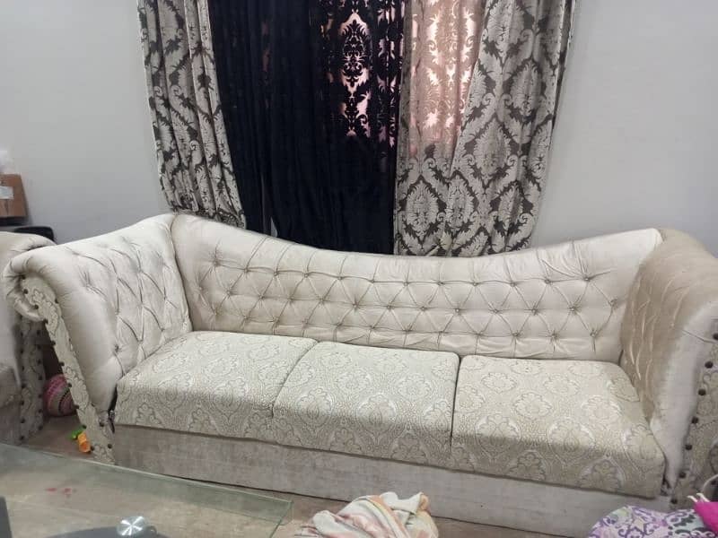 7 seater Luxury sofa Set with centre table For Sale 7