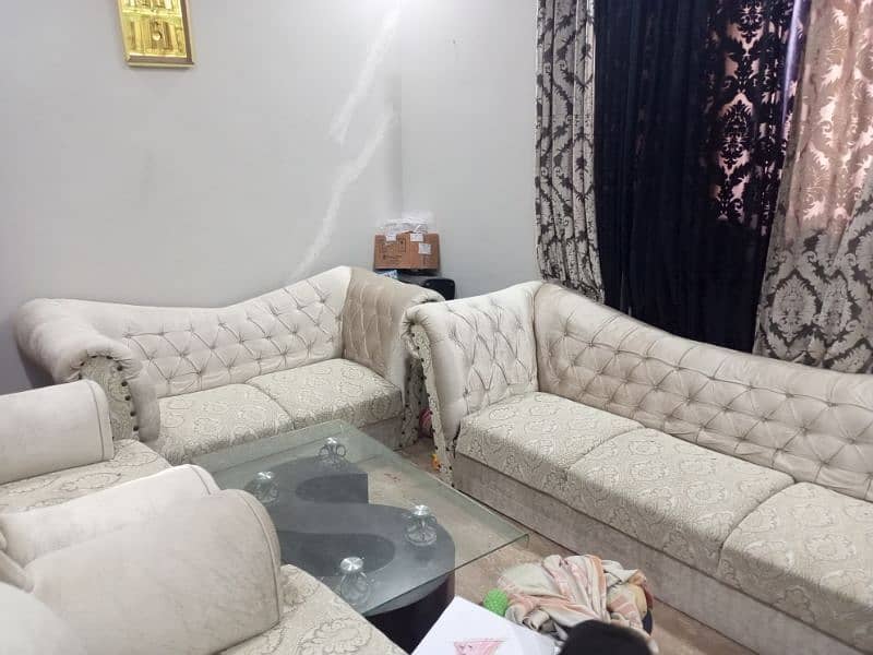 7 seater Luxury sofa Set with centre table For Sale 8