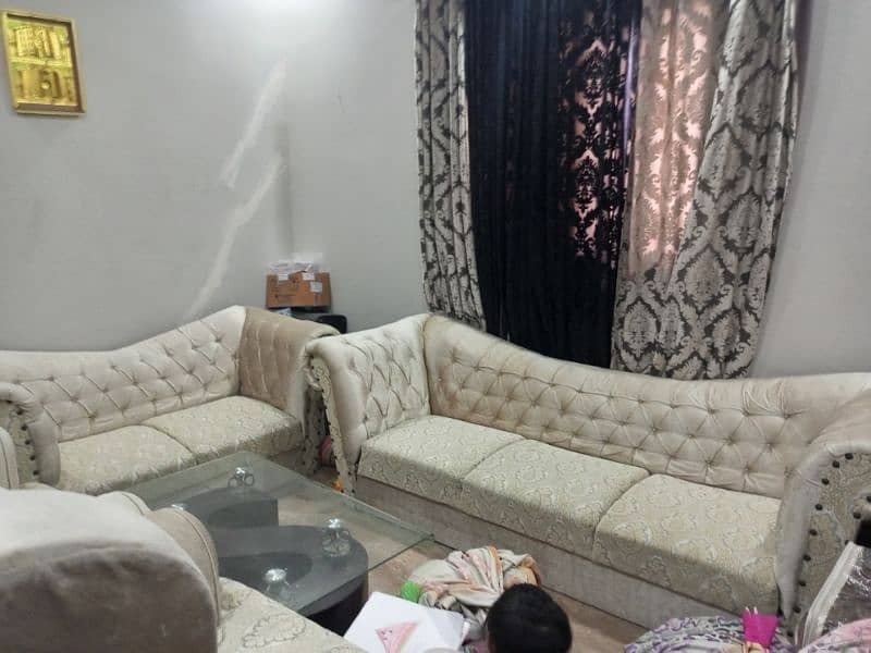 7 seater Luxury sofa Set with centre table For Sale 9