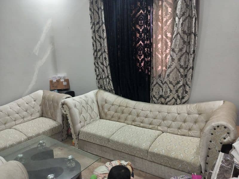 7 seater Luxury sofa Set with centre table For Sale 10