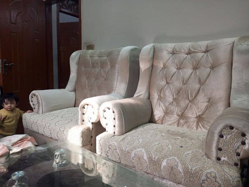 7 seater Luxury sofa Set with centre table For Sale 12