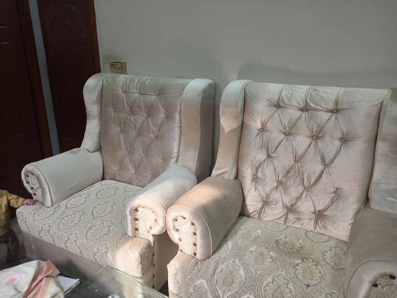 7 seater Luxury sofa Set with centre table For Sale 13