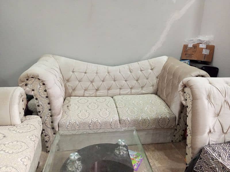 7 seater Luxury sofa Set with centre table For Sale 14