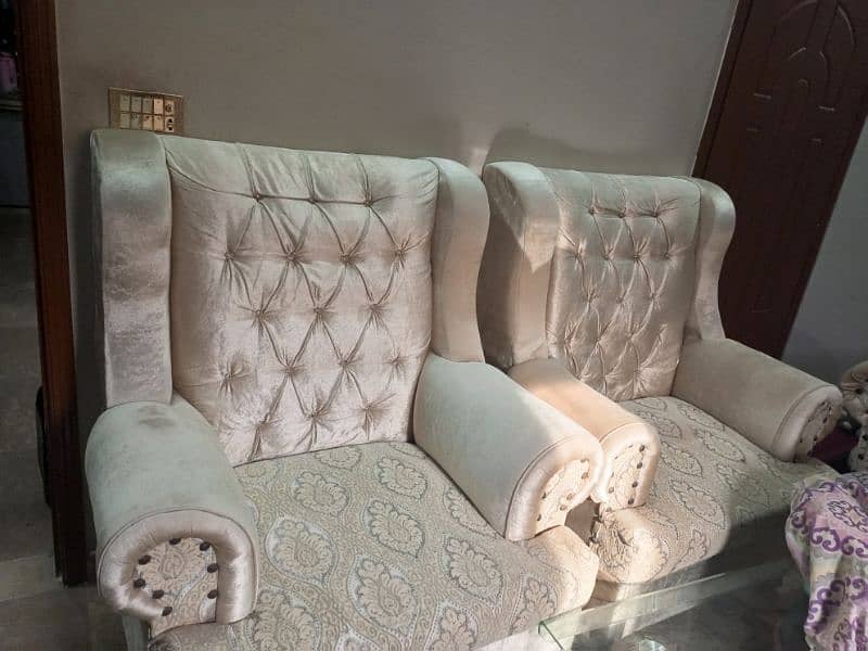 7 seater Luxury sofa Set with centre table For Sale 16