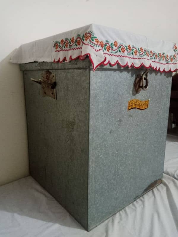 Small Trunk for kitchen 1