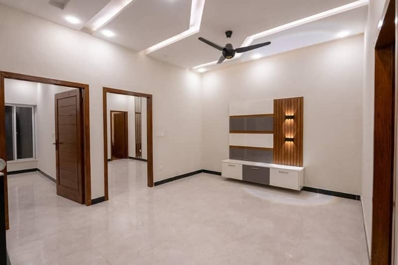 12 Marla Luxury 80 Feet Bungalow For Sale In JoharTown Lahore 21