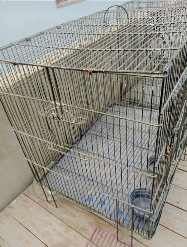 4portion cage for sale in excellent condition. . . 4