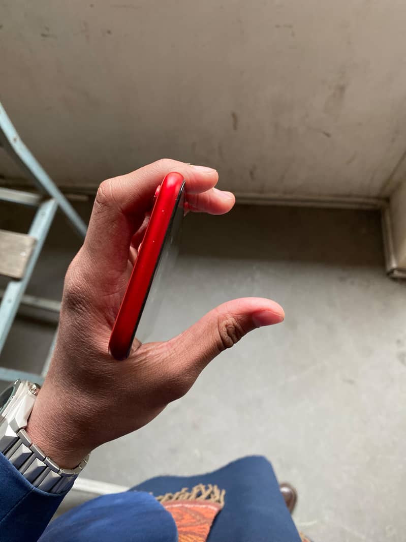 Apple iPhone XR 4