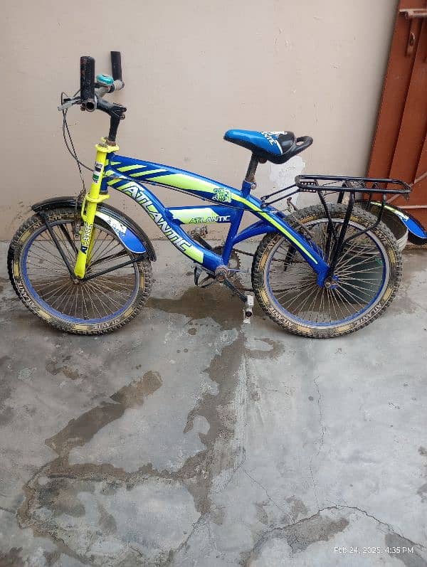 Atlantic cycle for kids and teenagers good condition with accessories 1