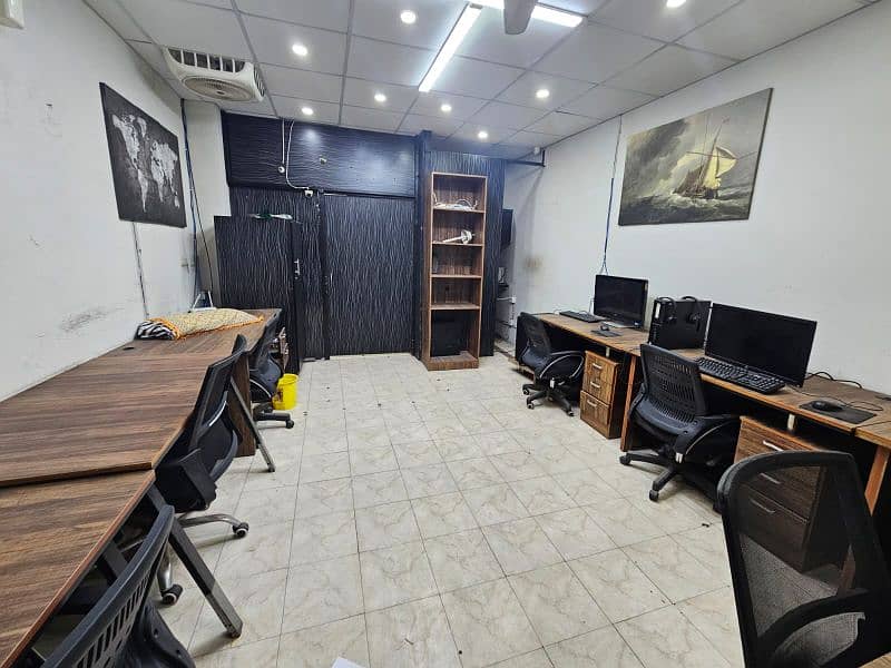 425 SqFt office in Gulberg 3