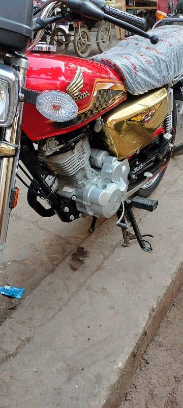 HONDA CG 125 special edition golden 9