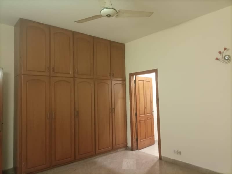 10 MARLA VERY BEAUTIFUL UPPER PORTION AVAILABLE FOR RENT 3