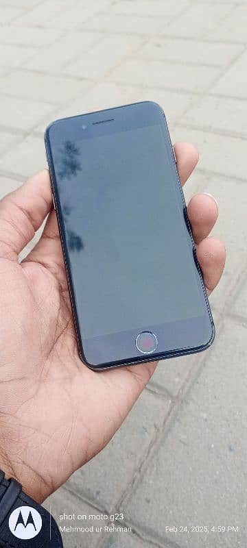 iphone 8 64GB pta approved 1