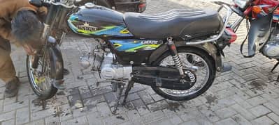 unique 70cc like new bike 7000 kilometres running black colour