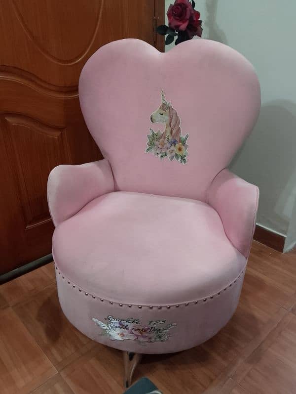 beautiful character sofa chair 3