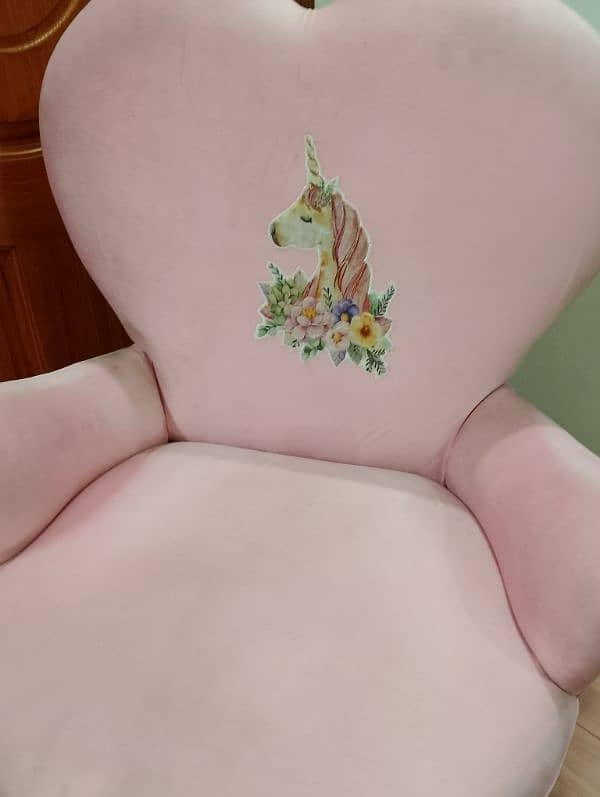 beautiful character sofa chair 4