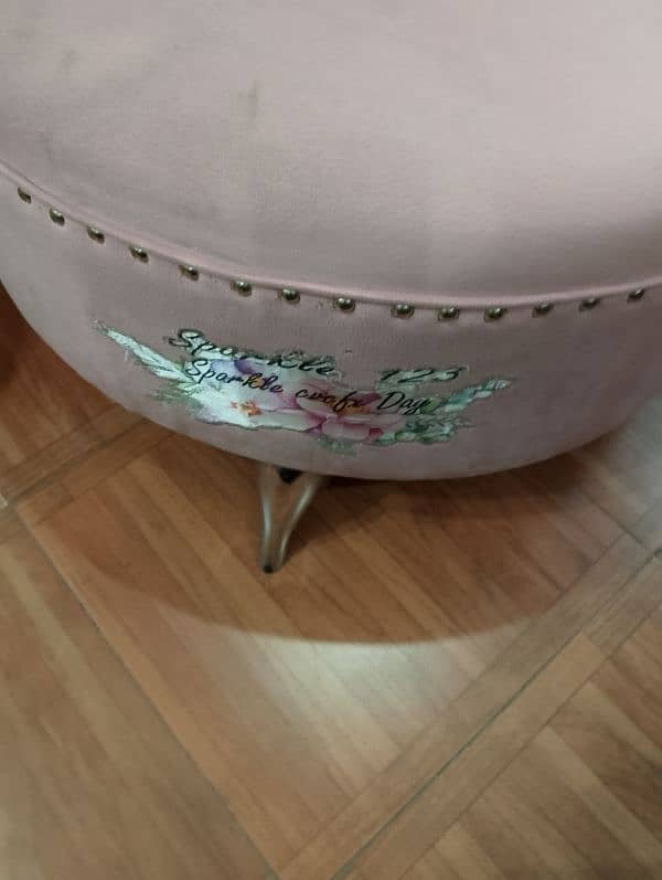 beautiful character sofa chair 5