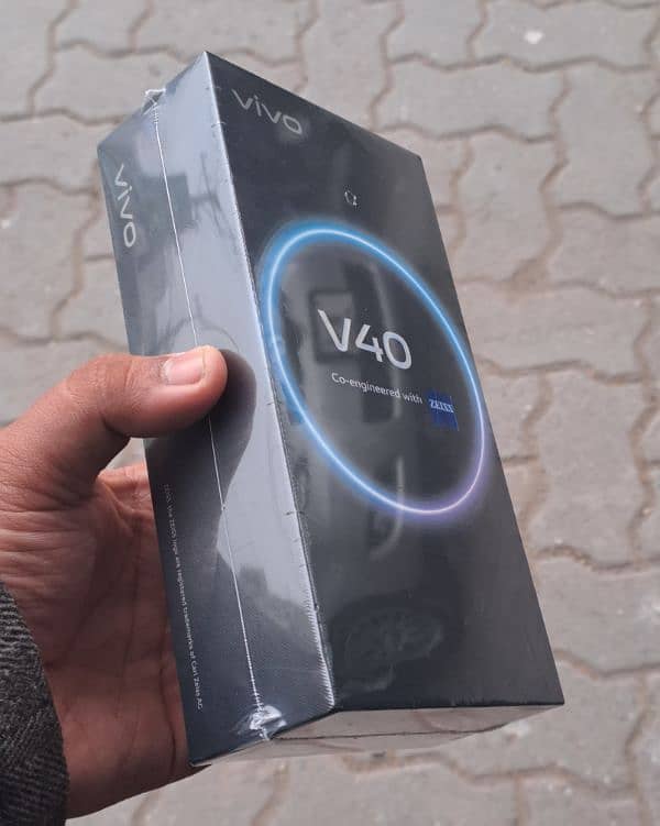 Vivo V40 5g Box pack 0/3/2/7/4/3/7/7/1/5/1 0