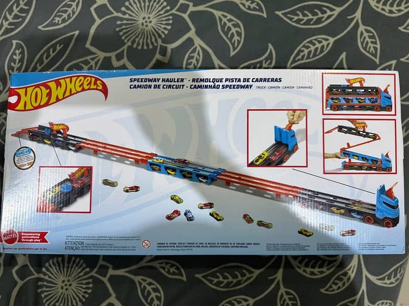 Hot Wheels Speedway Hauler 2