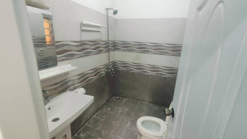 ABU BAKAR BLOCK 7 MARLA UPPER PORTION AVAILABLE FOR RENT IN BAHRIA TOWN 3