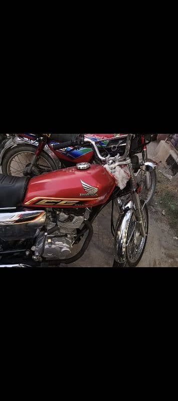 Honda 125 special edition 23 model Lahore registered 0