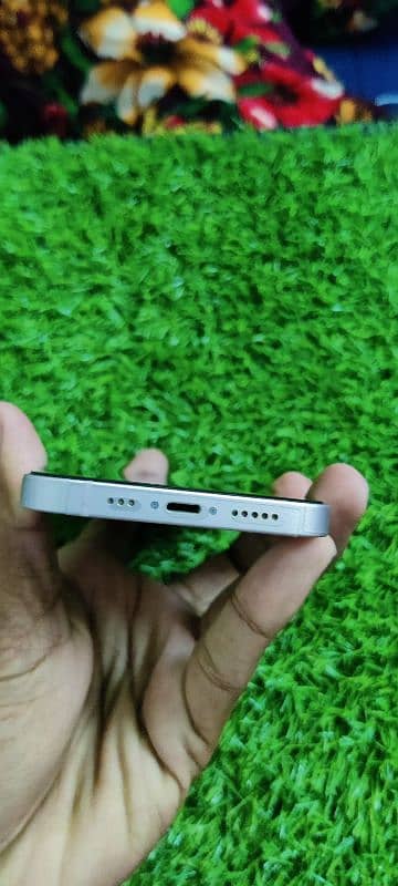 iPhone 13 with charger 128GB 100% Battery Health 5