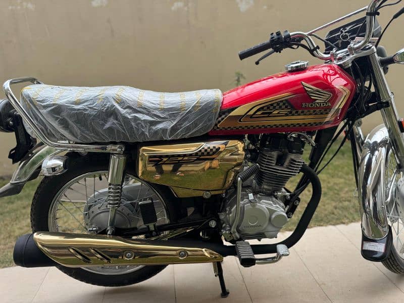 Honda CG 125S Gold 2025 1