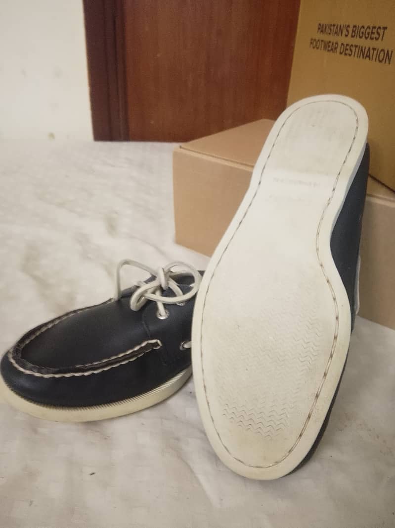 Original SPERRY brand boat shoes. 100%leather 1