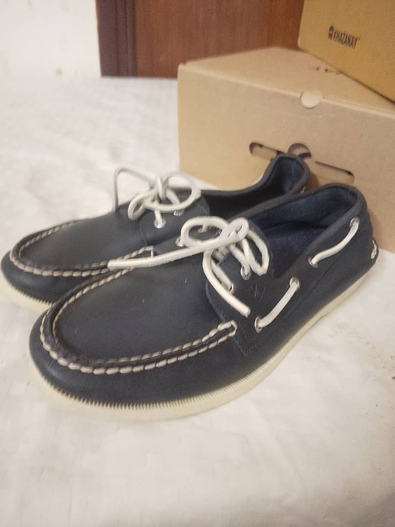 Original SPERRY brand boat shoes. 100%leather 2