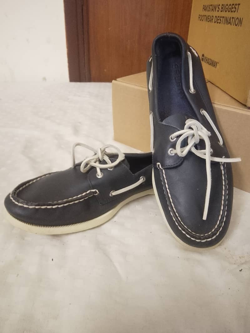 Original SPERRY brand boat shoes. 100%leather 3