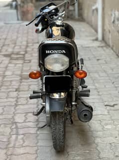 Honda 125 black