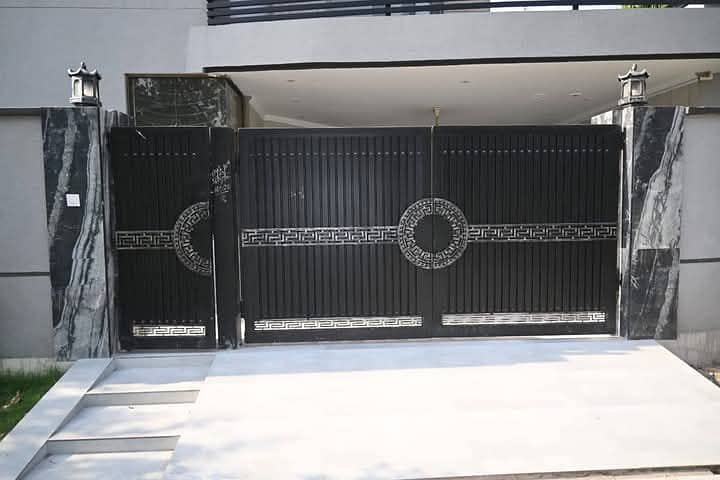 10 Marla New Facing Park House For Sale In Sector B Bahria Town Lahore 1