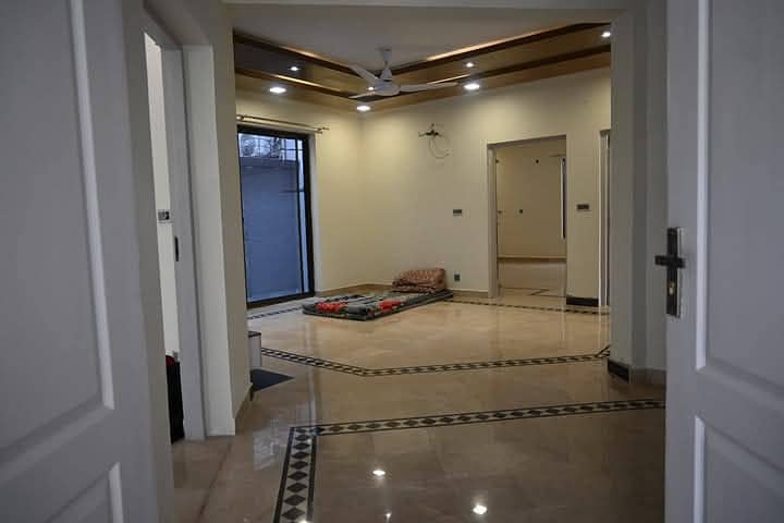 10 Marla New Facing Park House For Sale In Sector B Bahria Town Lahore 6