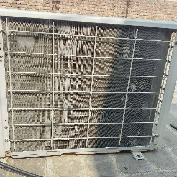 Dawlance Split Air conditioner 1