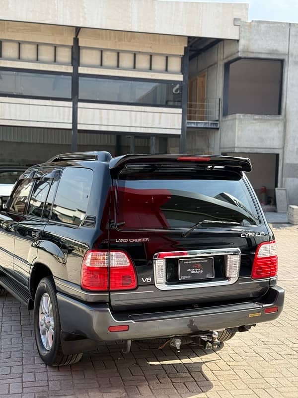 Toyota Land Cruiser cygnus 2004 3