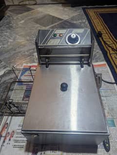 6L electric fryer for sale | 100% ok in working | With large spoon